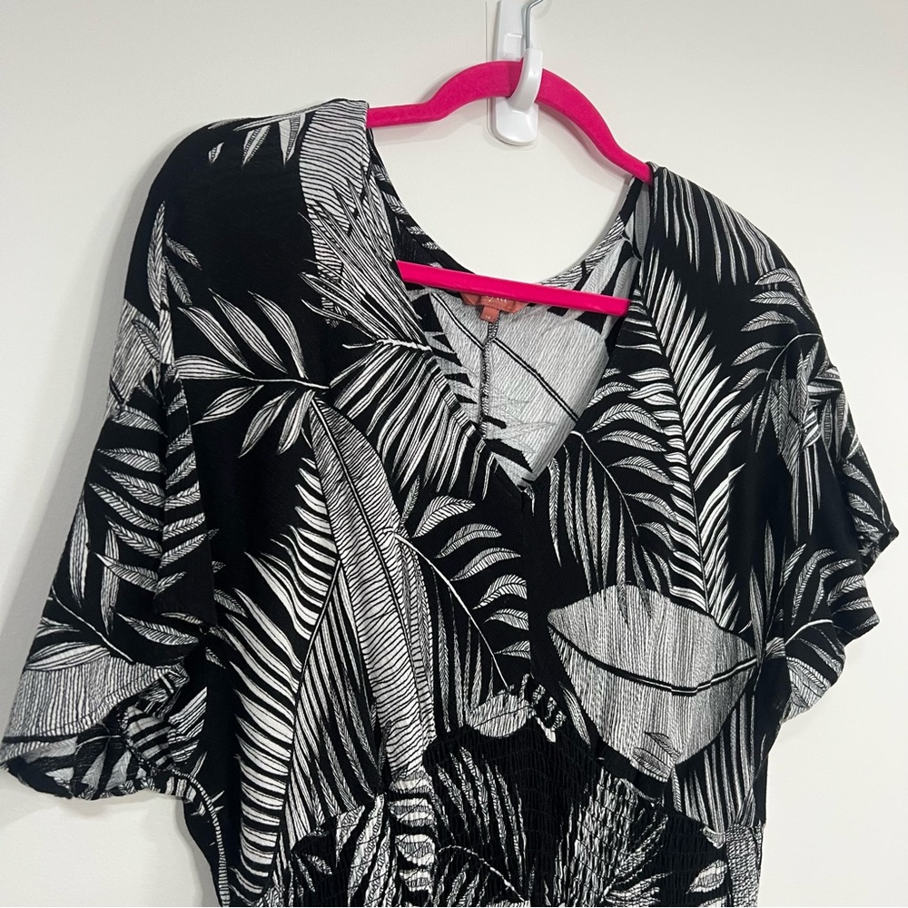 Tropical Dress‎ Black and Gray Leaf Print Maxi V-Neck Side Slit Cinched Waist - Picture 2 of 7